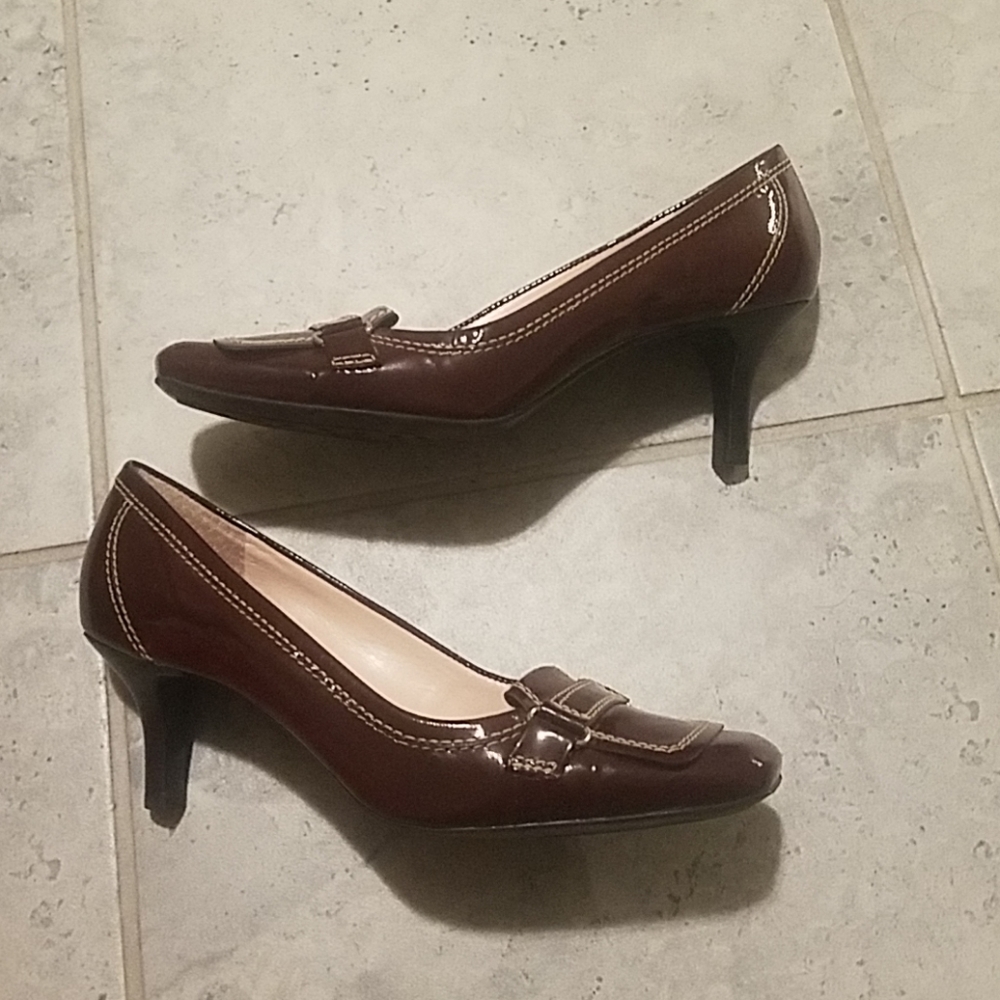 Talbots leather maroon kitten heels